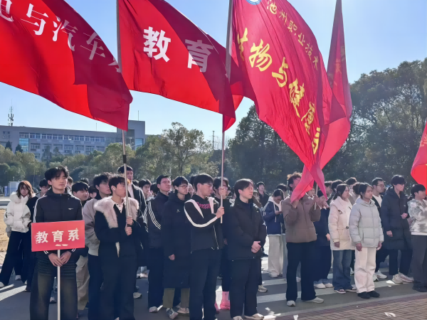 ��ϵѧ����У�������ܱ�����ն��Ѽ�